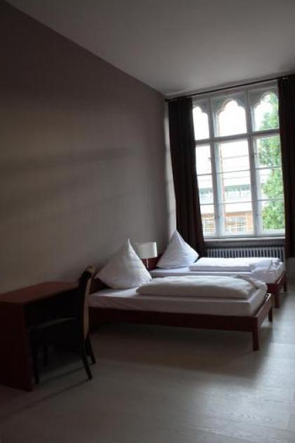 PLUS Berlin Hostel und Hotel - image 10