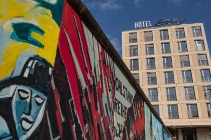 Schulz Hotel Berlin Wall at the East Side Gallery - image 8