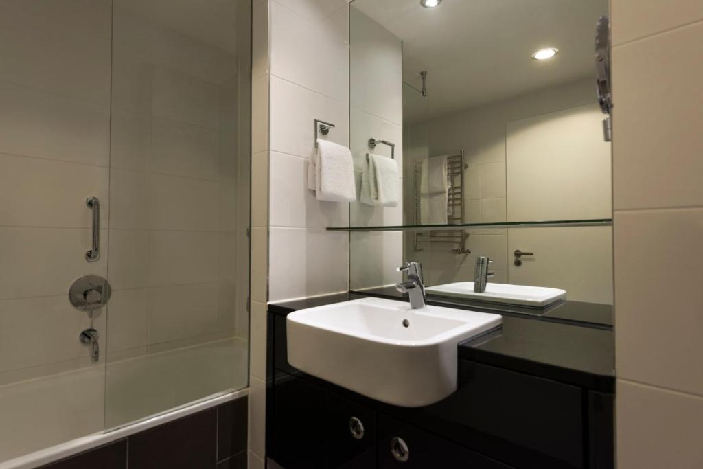Adina Apartment Hotel Berlin Mitte - image 3