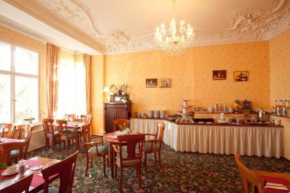 Kult-Hotel Auberge - image 12