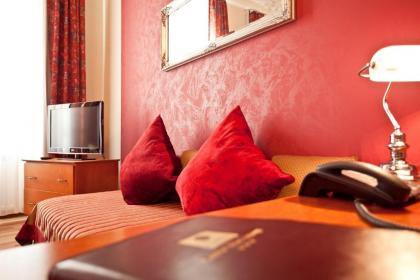 Kult-Hotel Auberge - image 19