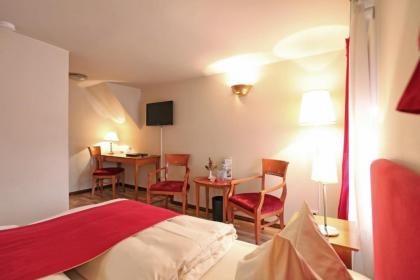 Kult-Hotel Auberge - image 3