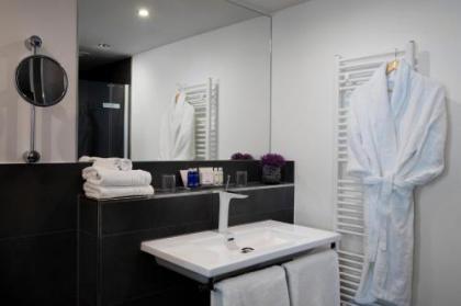 art'otel Berlin Mitte powered by Radisson Hotels - image 4
