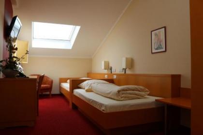 Air In Berlin - image 9