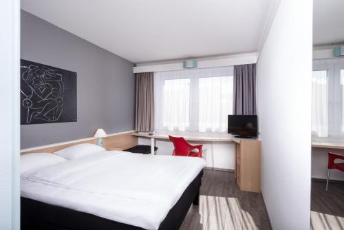 Ibis Berlin Airport Tegel - image 4
