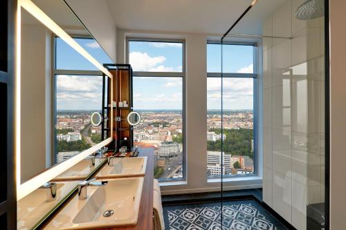 Park Inn By Radisson Berlin Alexanderplatz - image 2