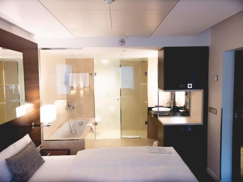 Park Inn By Radisson Berlin Alexanderplatz - image 3