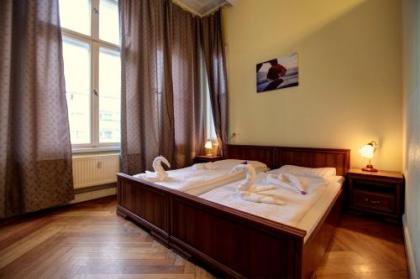 Hotel Pension Bernstein am Kurfürstendamm - image 1