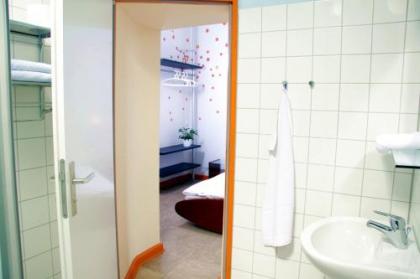 Three Little Pigs Hostel Berlin - image 7