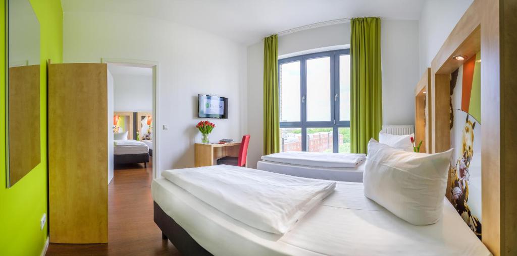 Hotel 4 Youth AM Mauerpark Berlin Mitte - image 2