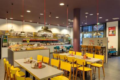 Meininger Hotel Berlin Hauptbahnhof - image 12