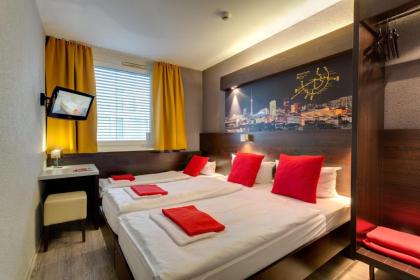 Meininger Hotel Berlin Hauptbahnhof - image 18