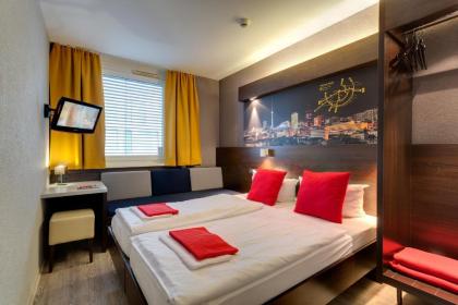 Meininger Hotel Berlin Hauptbahnhof - image 19