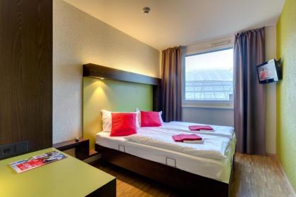 Meininger Hotel Berlin Hauptbahnhof - image 20