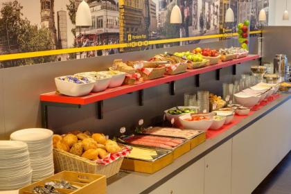 Meininger Hotel Berlin Hauptbahnhof - image 7