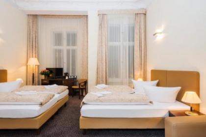 Upper Room Hotel Kurfürstendamm - image 17
