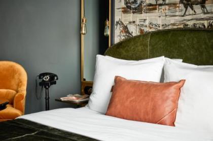 Sir Savigny Hotel - image 12