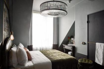 Sir Savigny Hotel - image 15
