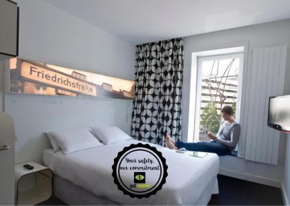 Hotel Gat Point Charlie - image 1