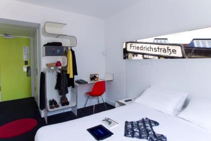 Hotel Gat Point Charlie - image 3