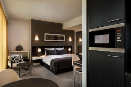 Adina Apartment Hotel Berlin Hackescher Markt - image 17
