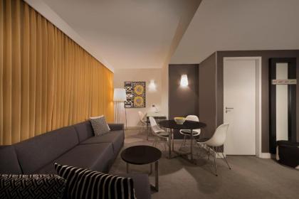 Adina Apartment Hotel Berlin Hackescher Markt - image 4