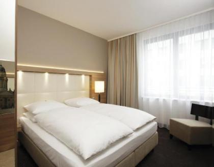 H4 Hotel Berlin Alexanderplatz - image 3