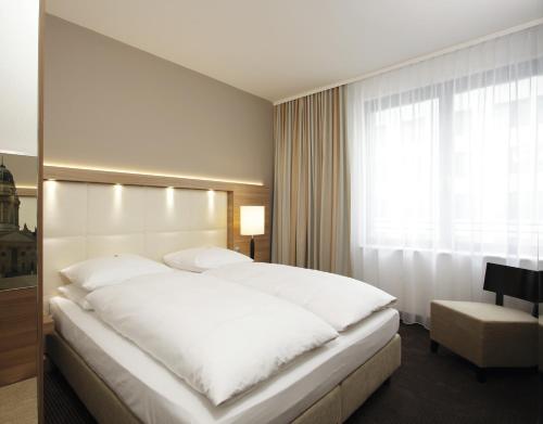 H4 Hotel Berlin Alexanderplatz - image 3