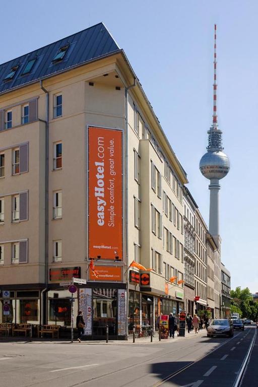 easyHotel Berlin Hackescher Markt - main image