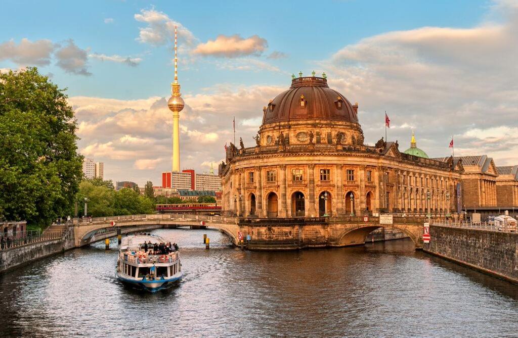 easyHotel Berlin Hackescher Markt - image 4