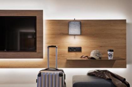 Moxy by Marriott Berlin Humboldthain Park - image 7