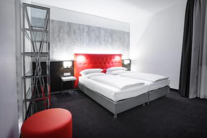 Select Hotel Berlin The Wall - image 1