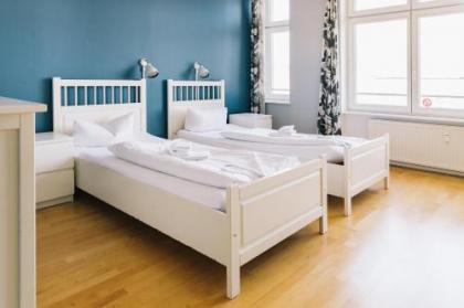 St Christopher's Apartments - image 3