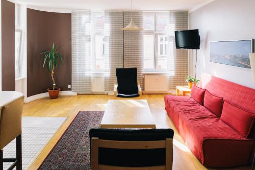 St Christopher's Apartments - image 5