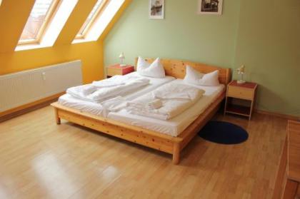 St Christopher's Apartments - image 8