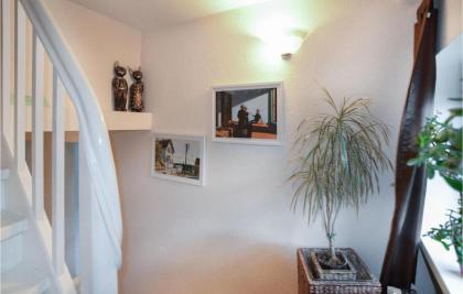 Beautiful home in Berlin with 2 Bedrooms and Internet - image 3