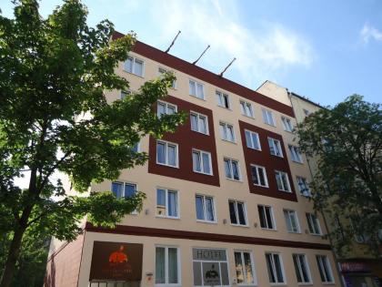 Apple City Hotel - image 1