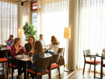 Flottwell Berlin Hotel & Residenz am Park - image 12