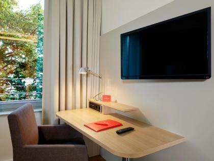 Flottwell Berlin Hotel & Residenz am Park - image 2