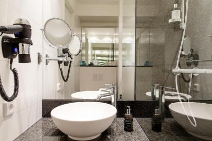 Motel One Berlin-Potsdamer Platz - image 17