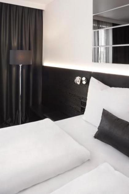 Hotel Amano Grand Central - image 13