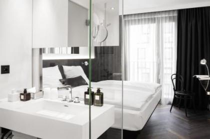 Hotel Amano Grand Central - image 3