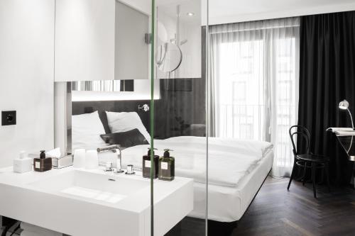 Hotel Amano Grand Central - image 3