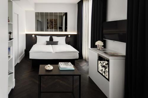 Hotel Amano Grand Central - image 4