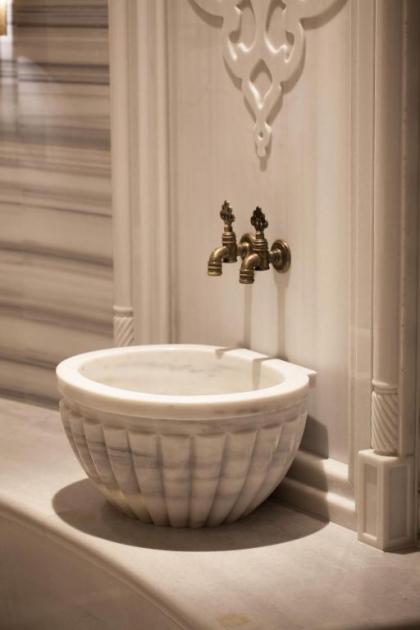 Titanic Chaussee Berlin - image 13