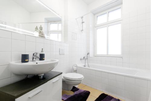 Grand Central Mitte Apartment - image 4