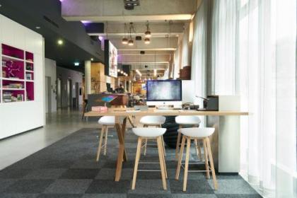 Moxy by Marriott Berlin Ostbahnhof - image 10