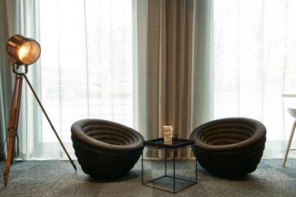 Moxy by Marriott Berlin Ostbahnhof - image 11