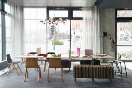Moxy by Marriott Berlin Ostbahnhof - image 14