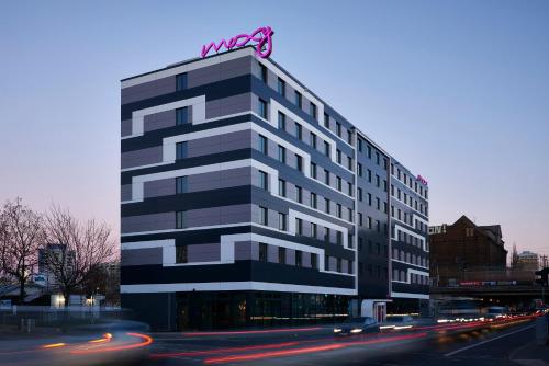 Moxy by Marriott Berlin Ostbahnhof - image 2